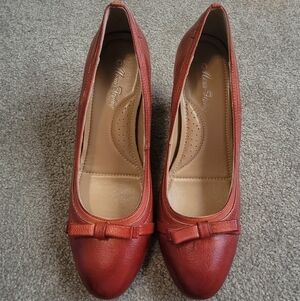 Mona Flying, EU Size 40, Red Leather Bow Pumps